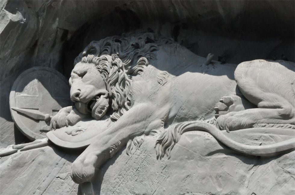 狮子纪念碑（980）